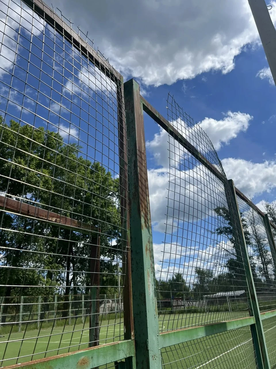 Решётка-ограждение спортивного корта в Центре кадетского воспитания
